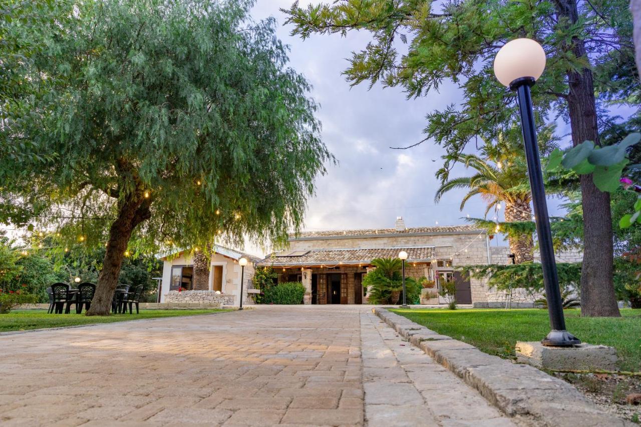 בית הארחה מודיקה 	Casale Della Contea מראה חיצוני תמונה